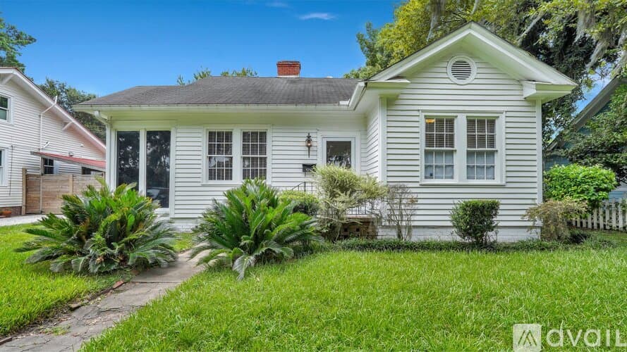 Savannah House: 1219 Washington Ave