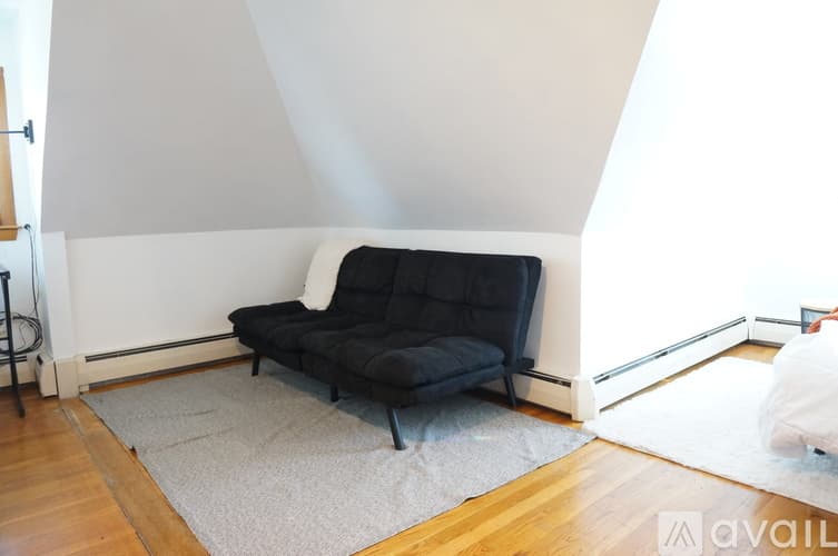 Somerville Apartment: 38 Craigie Street