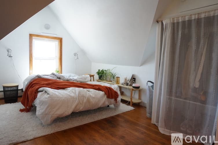 Somerville Apartment: 38 Craigie Street
