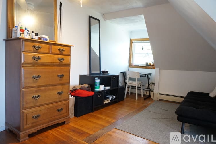 Somerville Apartment: 38 Craigie Street