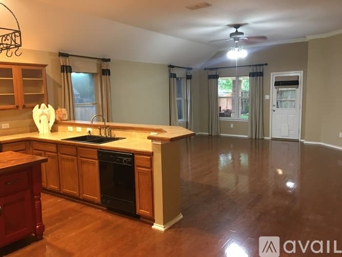 North Richland Hills House: 6321 Pinehurst Dr
