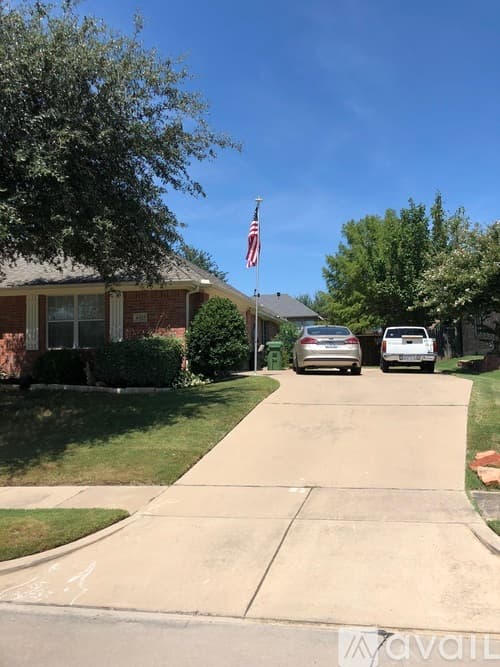 North Richland Hills House: 6321 Pinehurst Dr