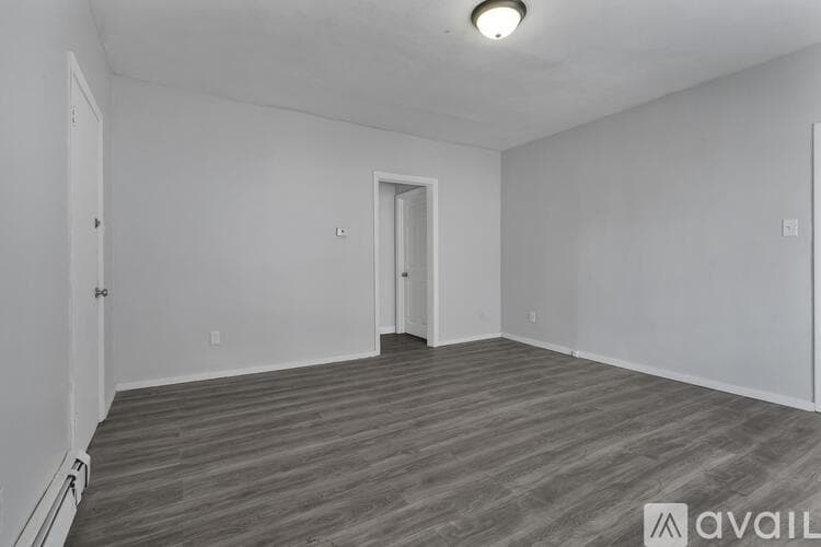 Woonsocket Apartment: 52 Bellevue Ave