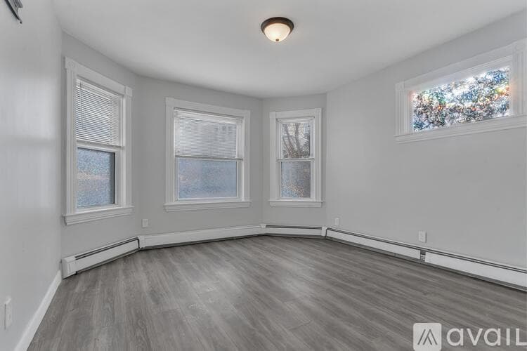 Woonsocket Apartment: 52 Bellevue Ave