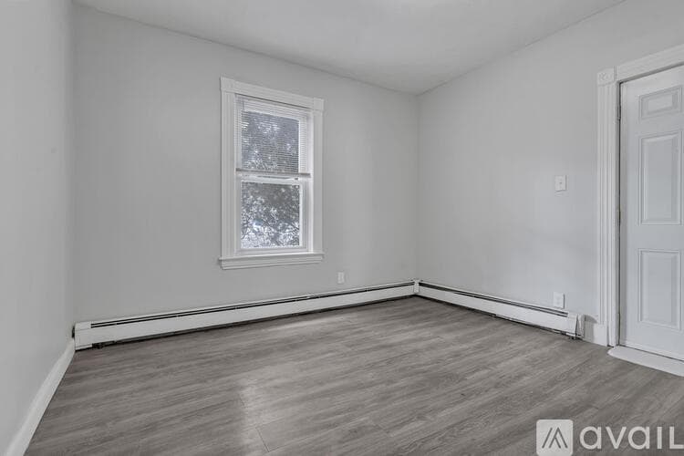 Woonsocket Apartment: 52 Bellevue Ave