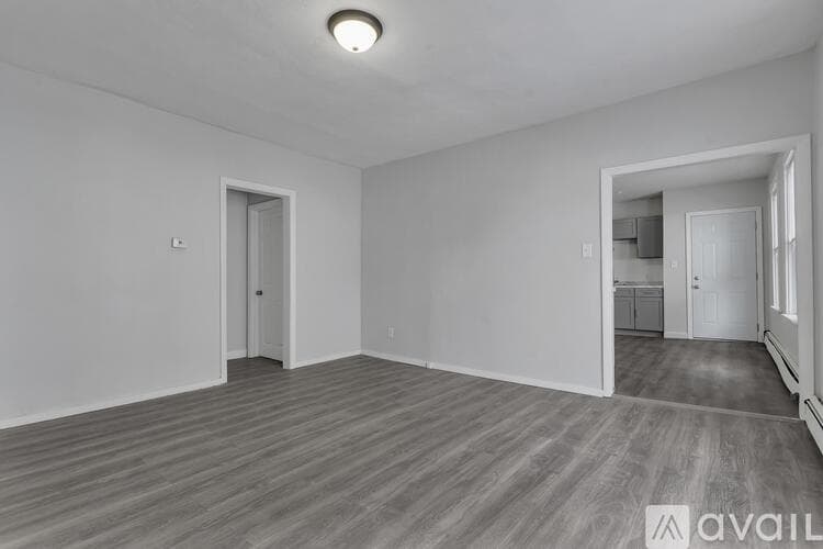 Woonsocket Apartment: 52 Bellevue Ave