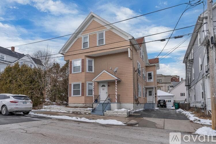 Woonsocket Apartment: 52 Bellevue Ave