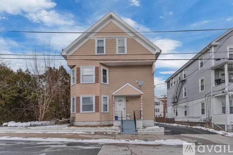 Woonsocket Apartment: 52 Bellevue Ave
