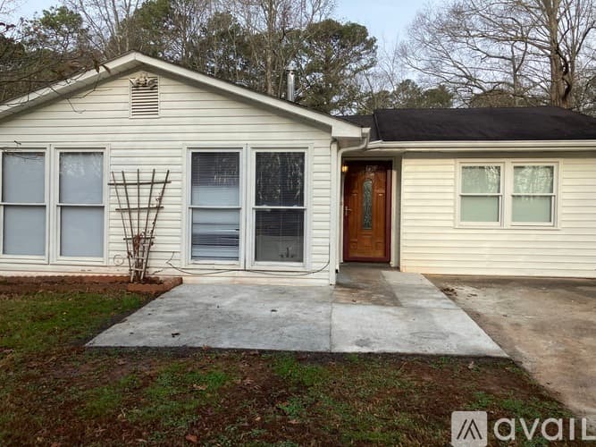 Suwanee House: 577 Virginia Ave
