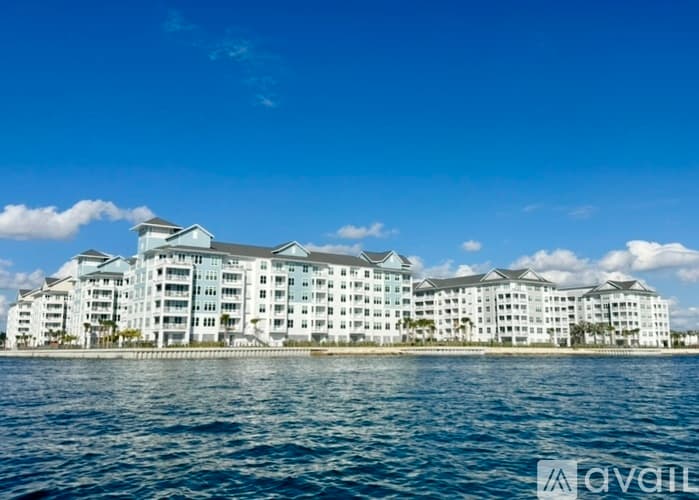 Tampa Apartment: 5430 W Tyson Ave