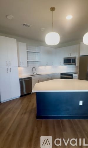 Tampa Apartment: 5430 W Tyson Ave
