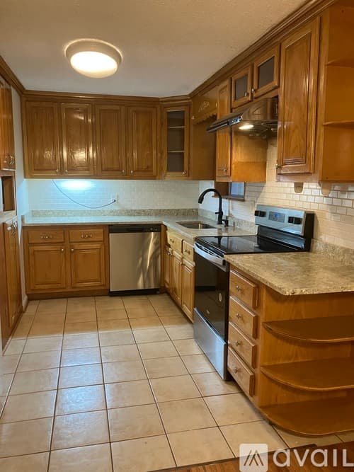 Suwanee House: 577 Virginia Ave