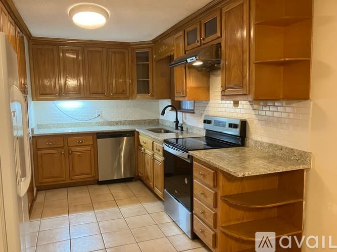 Suwanee House: 577 Virginia Ave