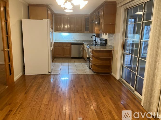 Suwanee House: 577 Virginia Ave