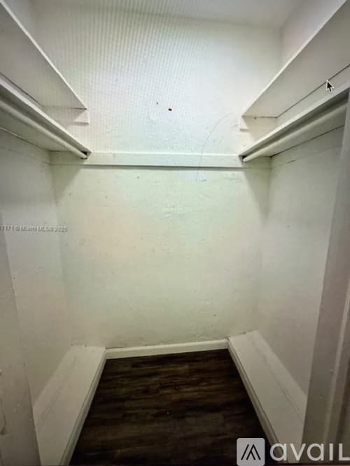 Surfside Apartment: 9056 Collins Ave