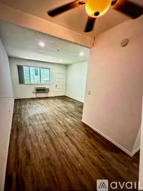 Surfside Apartment: 9056 Collins Ave