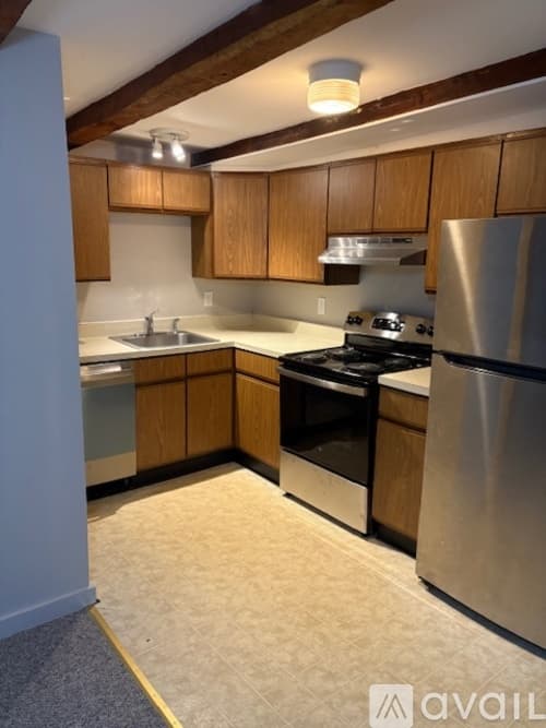 Sharon Apartment: 1 Sharon Station Rd