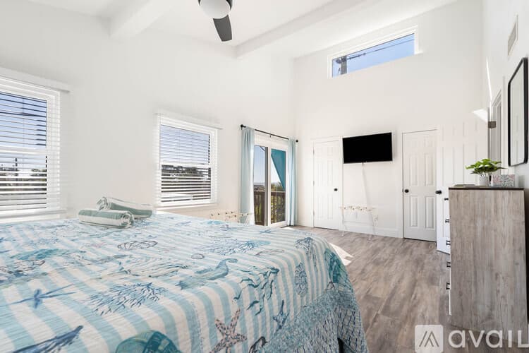 St. Pete Beach House: 113 4th Ave