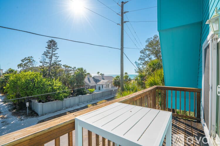 St. Pete Beach House: 113 4th Ave