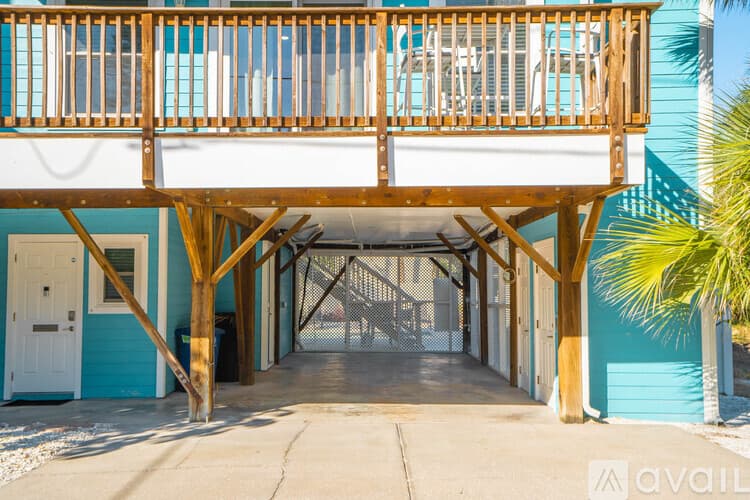 St. Pete Beach House: 113 4th Ave