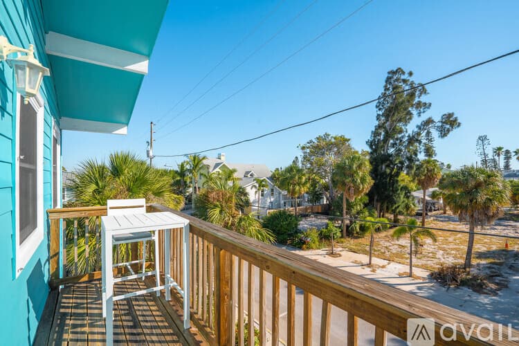 St. Pete Beach House: 113 4th Ave