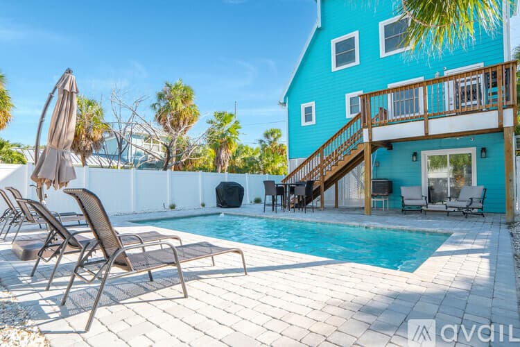 St. Pete Beach House: 113 4th Ave