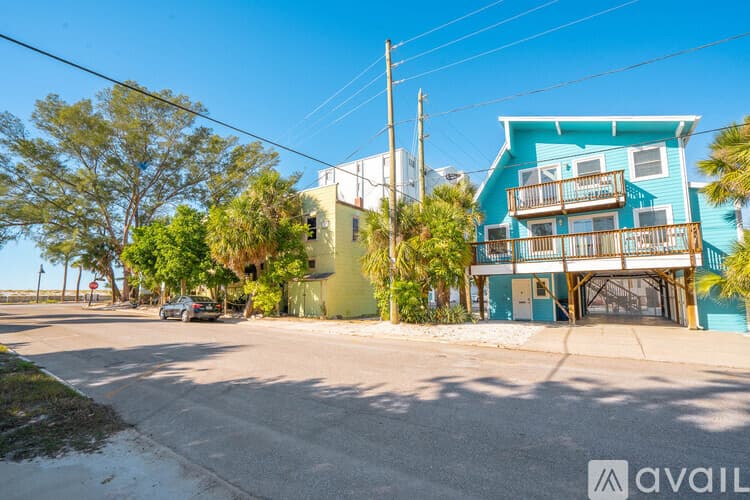 St. Pete Beach House: 113 4th Ave