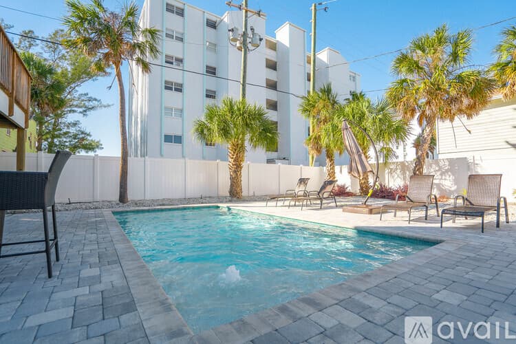 St. Pete Beach House: 113 4th Ave