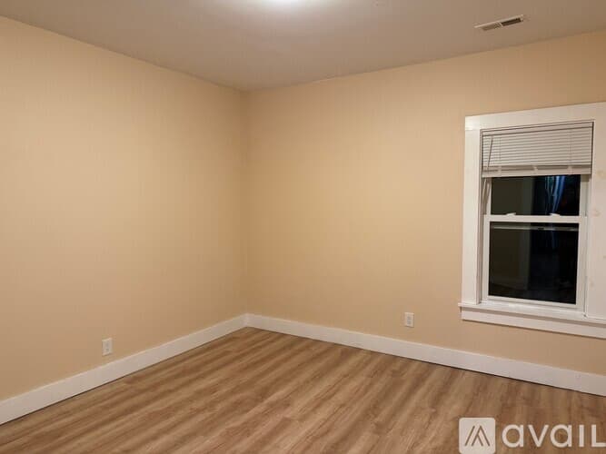 Webster Apartment: 20 Pearl St