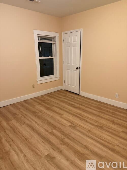 Webster Apartment: 20 Pearl St