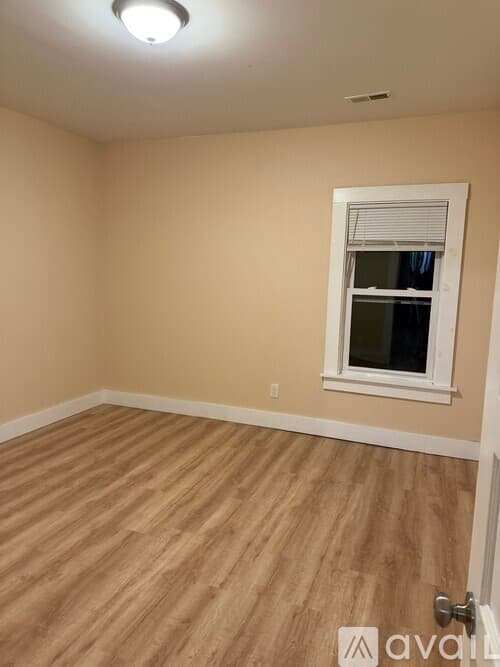 Webster Apartment: 20 Pearl St