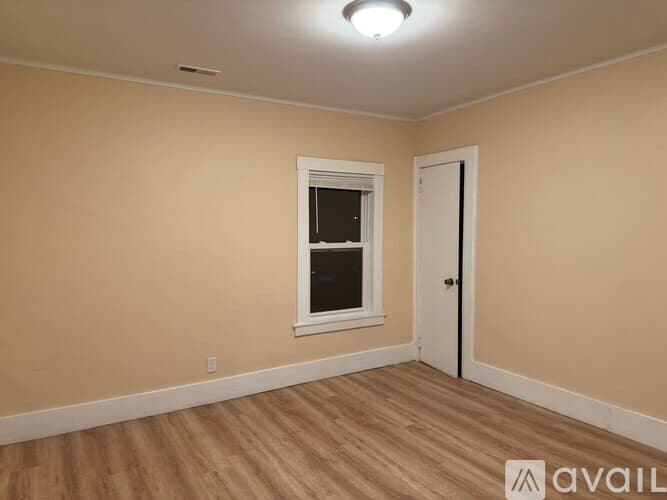 Webster Apartment: 20 Pearl St