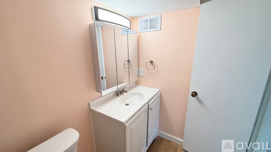 Pittsburgh Apartment: 5735 Kentucky Ave