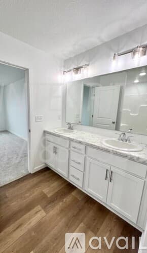 Willard House: 478 E Lennox St