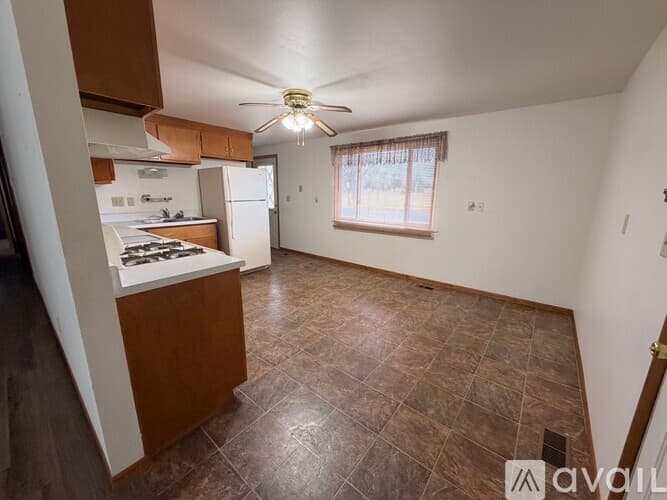 Pekin House: 4 Florentine Ct