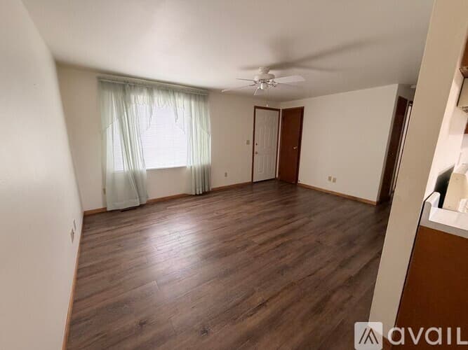 Pekin House: 4 Florentine Ct