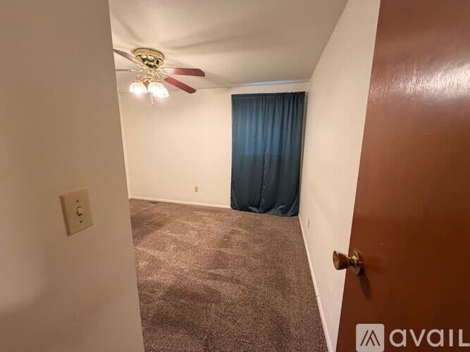 Pekin House: 4 Florentine Ct