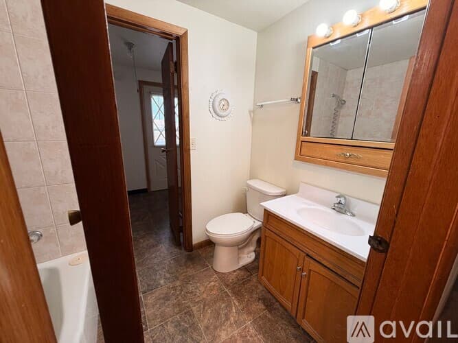 Pekin House: 4 Florentine Ct