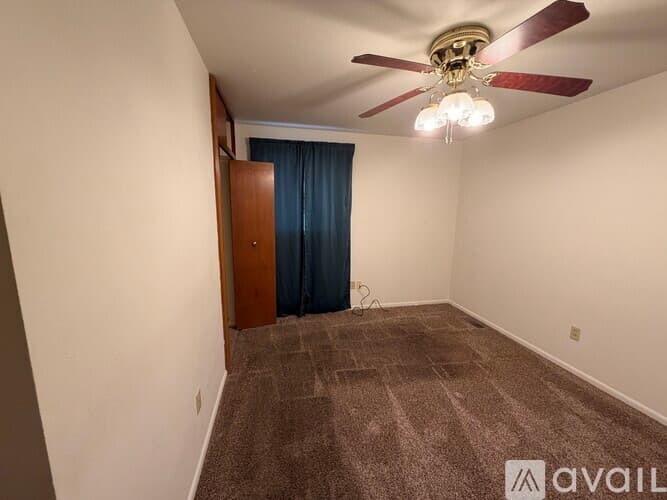 Pekin House: 4 Florentine Ct