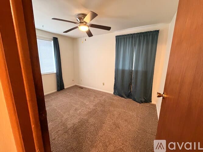 Pekin House: 4 Florentine Ct