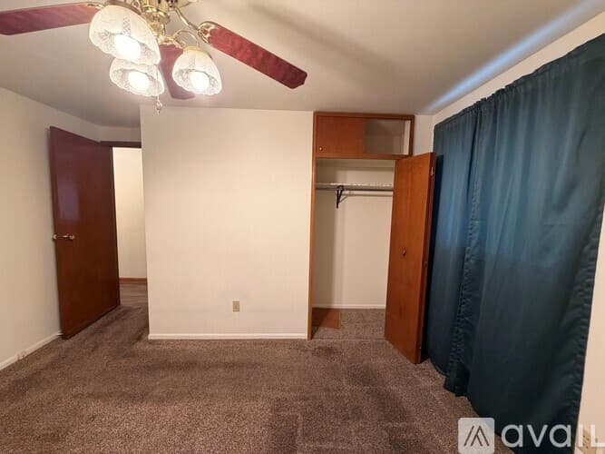 Pekin House: 4 Florentine Ct