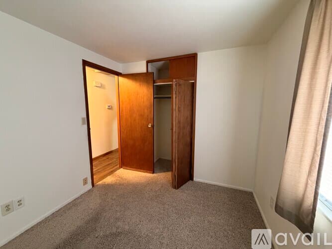 Pekin House: 4 Florentine Ct