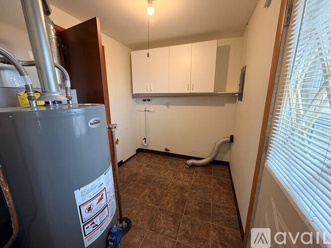 Pekin House: 4 Florentine Ct