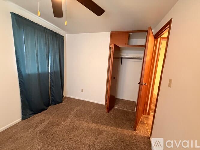 Pekin House: 4 Florentine Ct