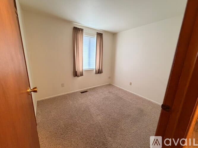 Pekin House: 4 Florentine Ct