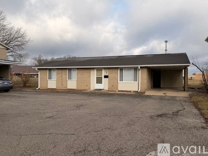 Pekin House: 4 Florentine Ct