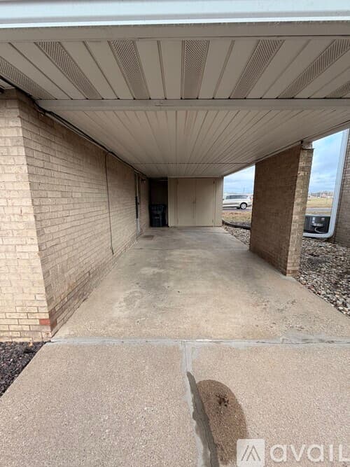 Pekin House: 4 Florentine Ct