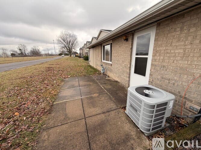 Pekin House: 4 Florentine Ct