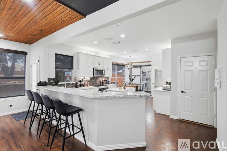 Haltom City House: 5717 Christy Ln