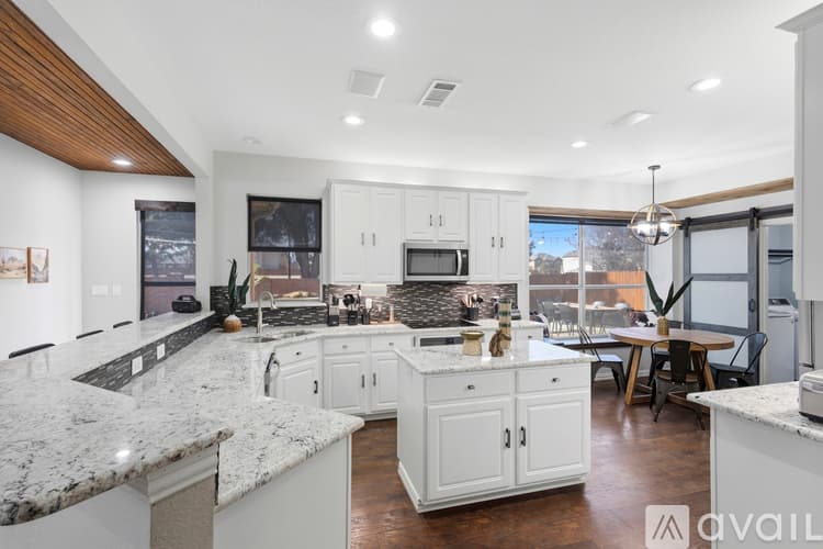 Haltom City House: 5717 Christy Ln